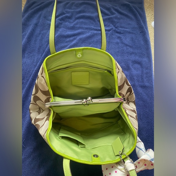 COACH.. Green bag/ purse with wallet and dust bag 3 for 1 - Picture 13 of 13